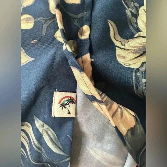 Island Classics Seapointe Collared Button Up Hawaiian Shirt Medium - Picture 2 of 9